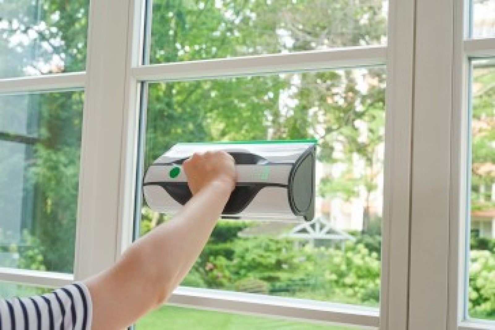 Fenster putzen Fünf Tipps Fenstersauger oder Hausmittel? Vorwerk