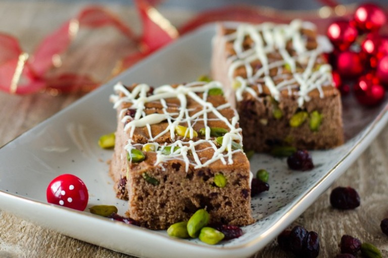 Gingerbread Bars mit Pistazien und Cranberries