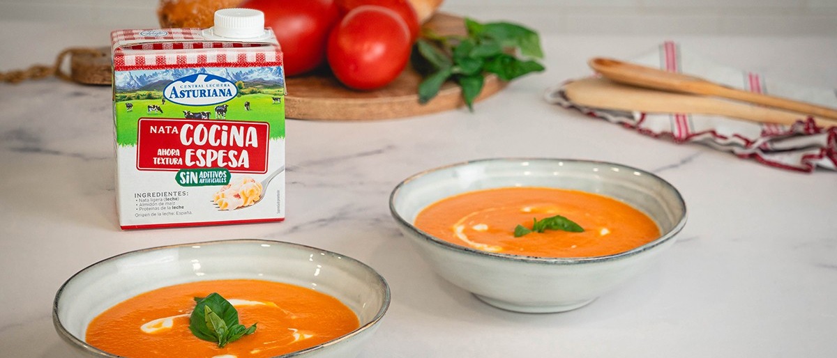 Crema de tomate con Nata de cocina textura espesa Central Lechera Asturiana