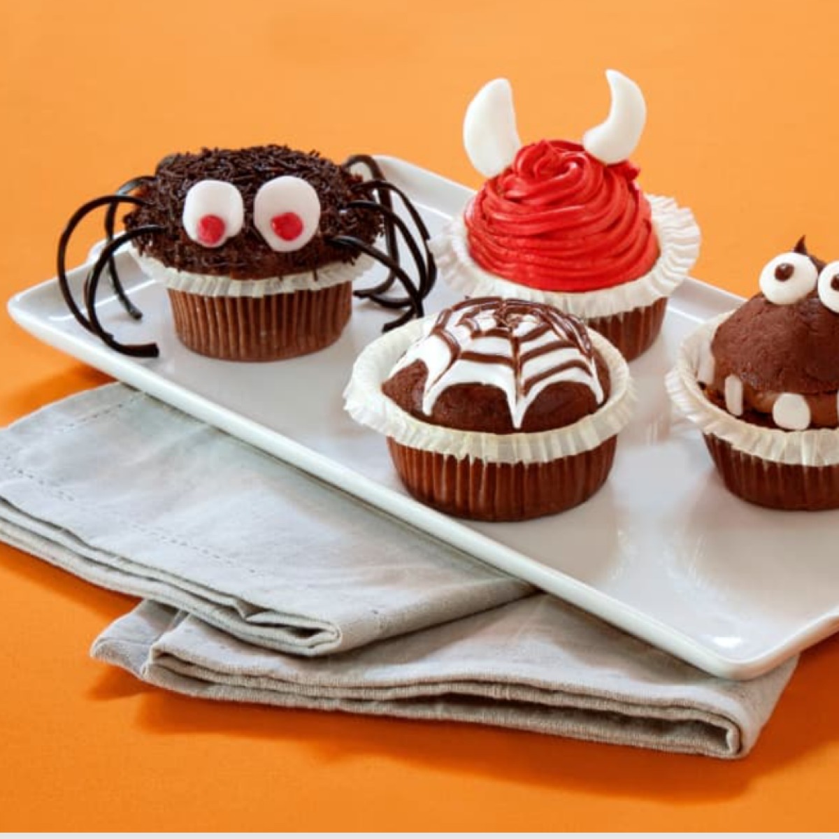Cupcakes d'Halloween en forme d'araignées et de démons